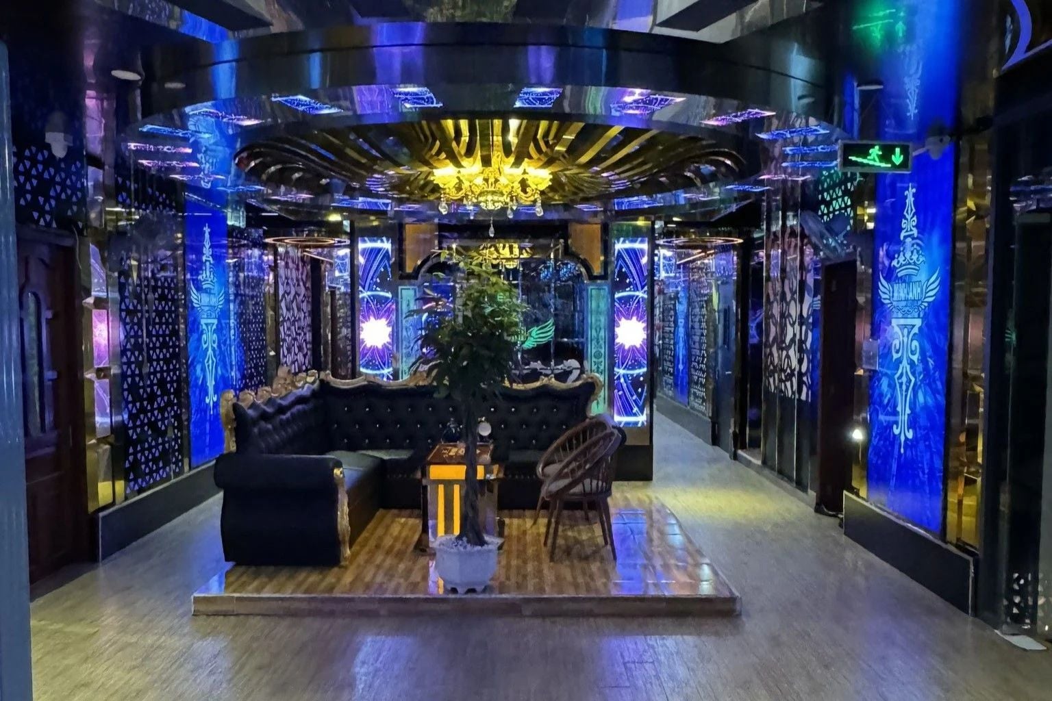 Karaoke Queen Bee KTV - 115 Nguyễn Văn Cừ