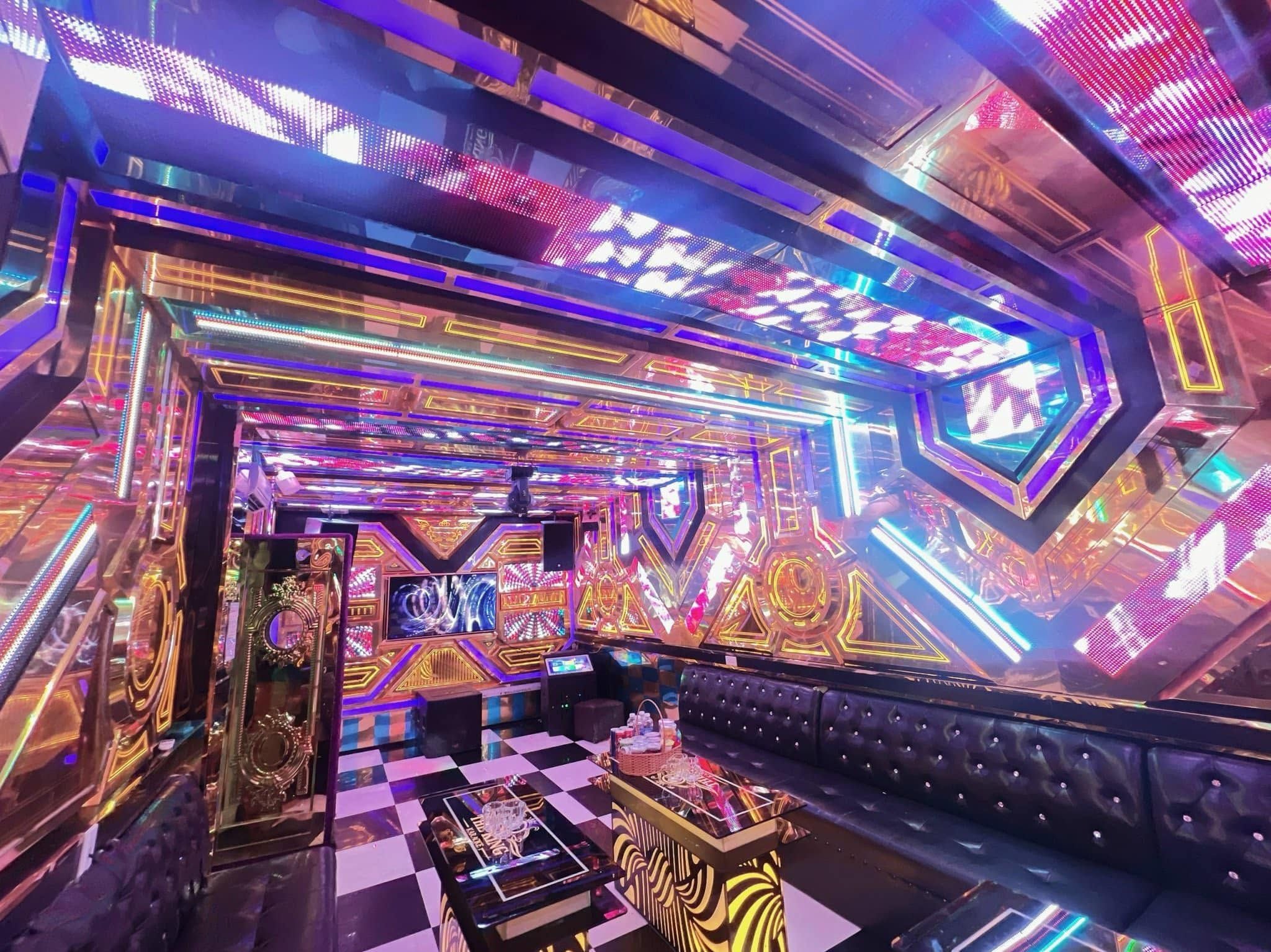 Karaoke Hạ Trắng - 11 Đường Số 4