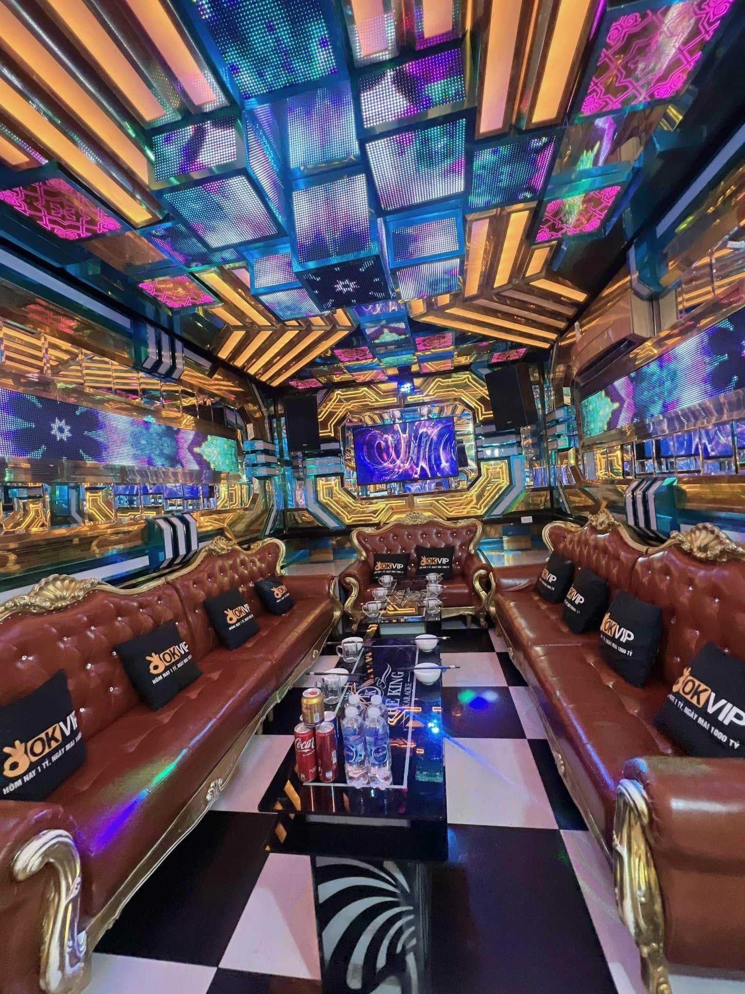 Karaoke Hạ Trắng - 11 Đường Số 4