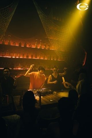 Circle Social Club - Cặp Bè