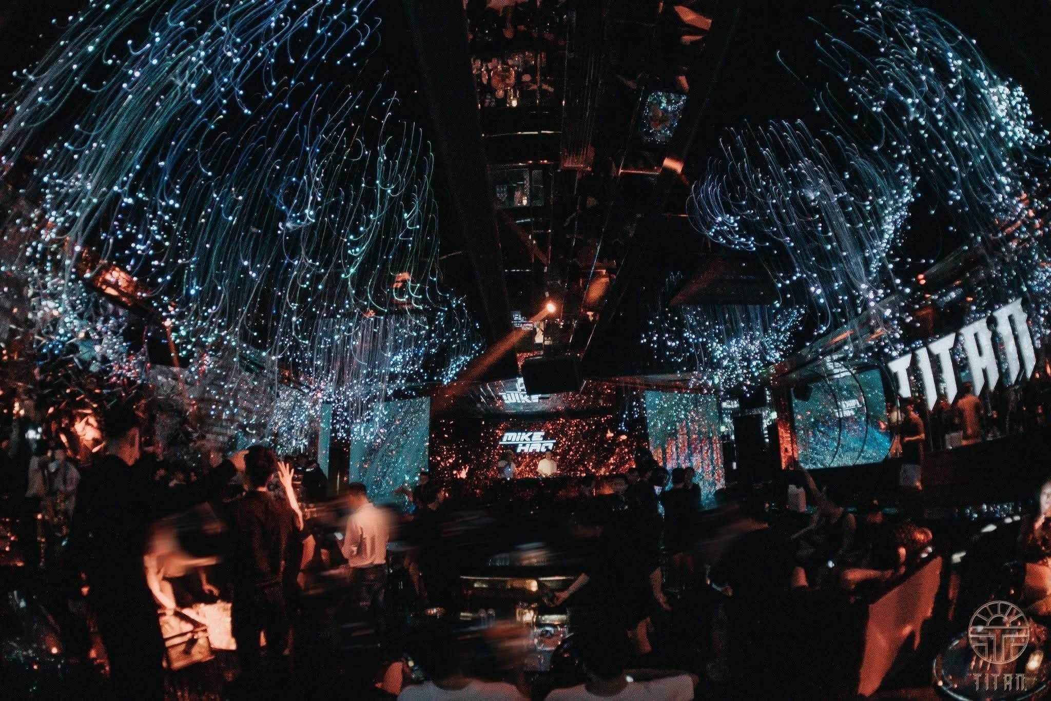 Titan Lounge - 33 Bà Triệu