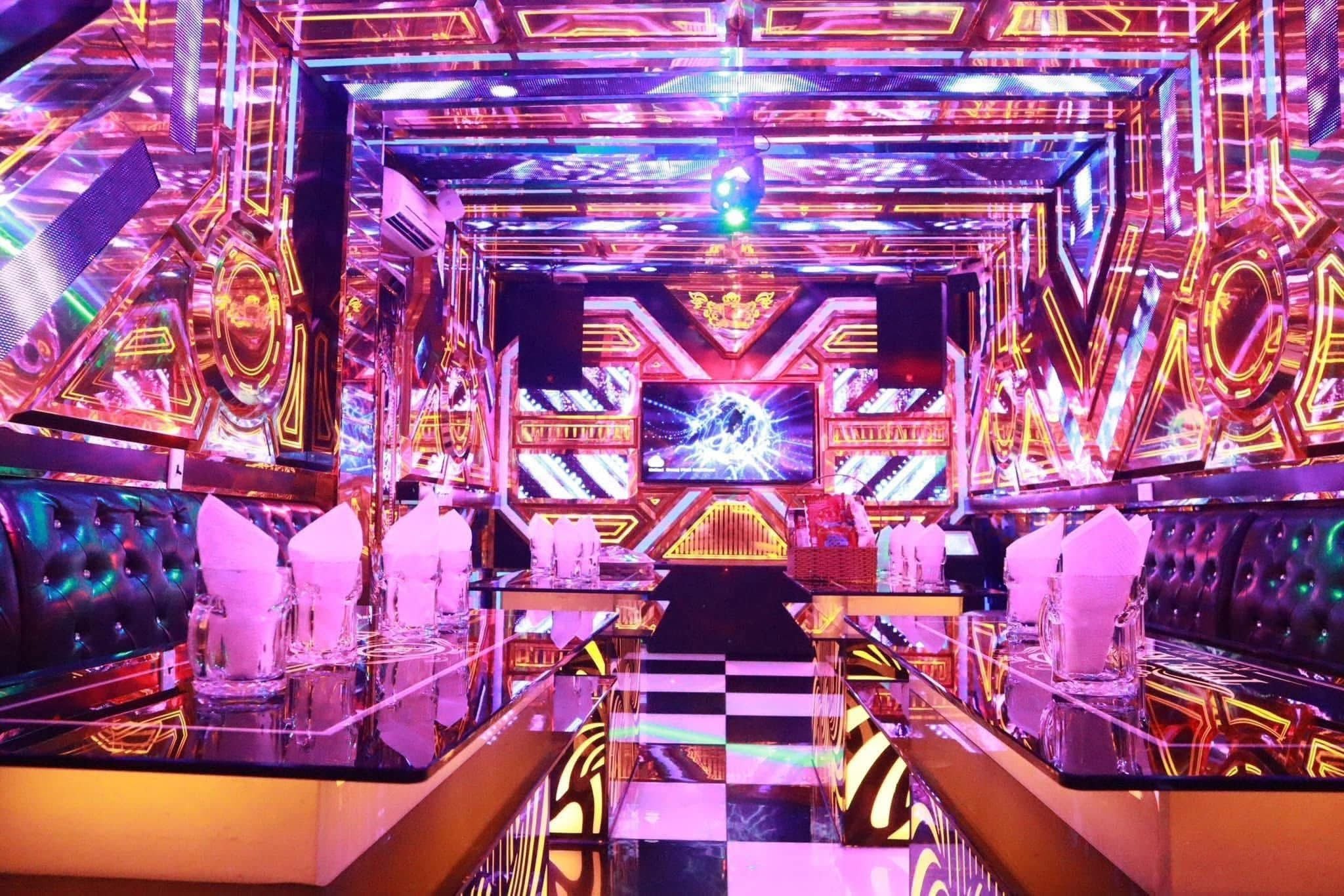 Karaoke Hạ Trắng - 11 Đường Số 4