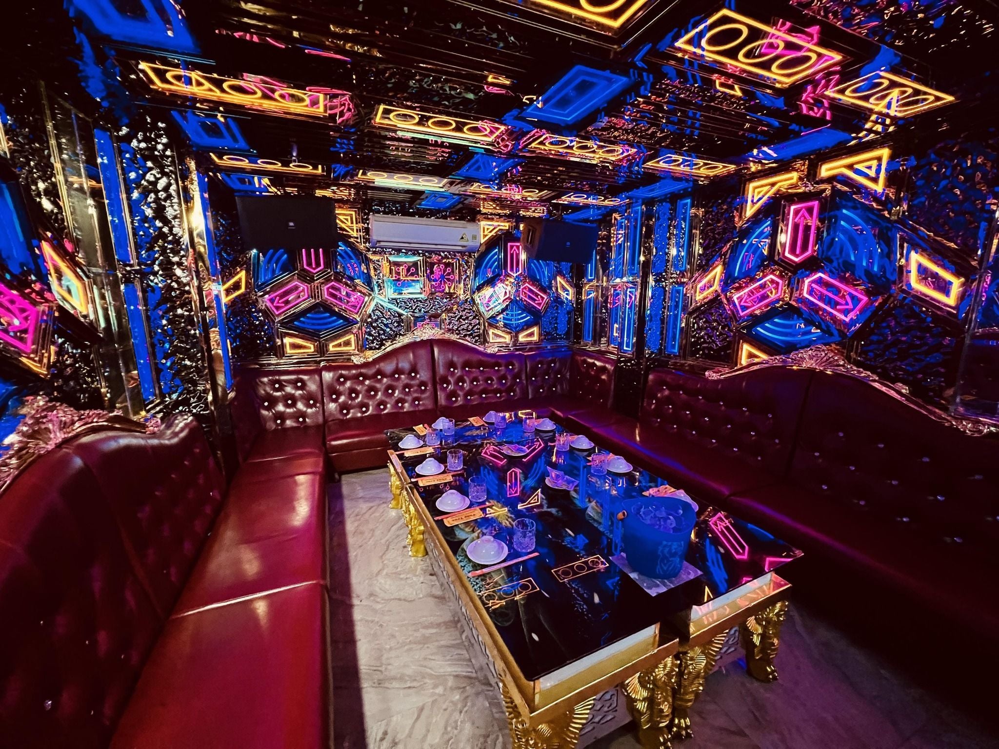 Karaoke 132 - 132 Hào Nam