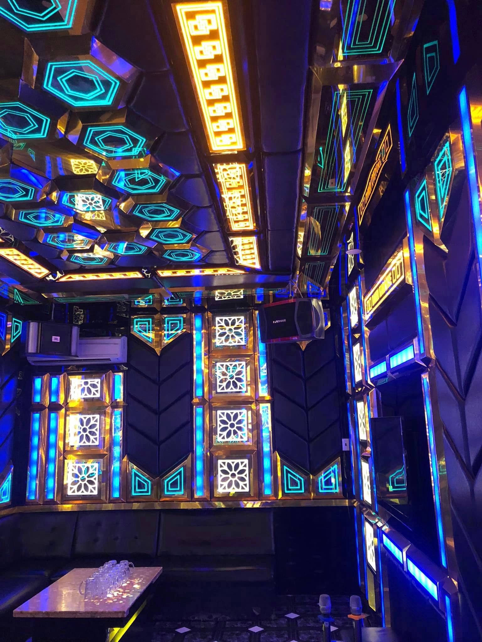 Karaoke Queen Bee KTV - 115 Nguyễn Văn Cừ