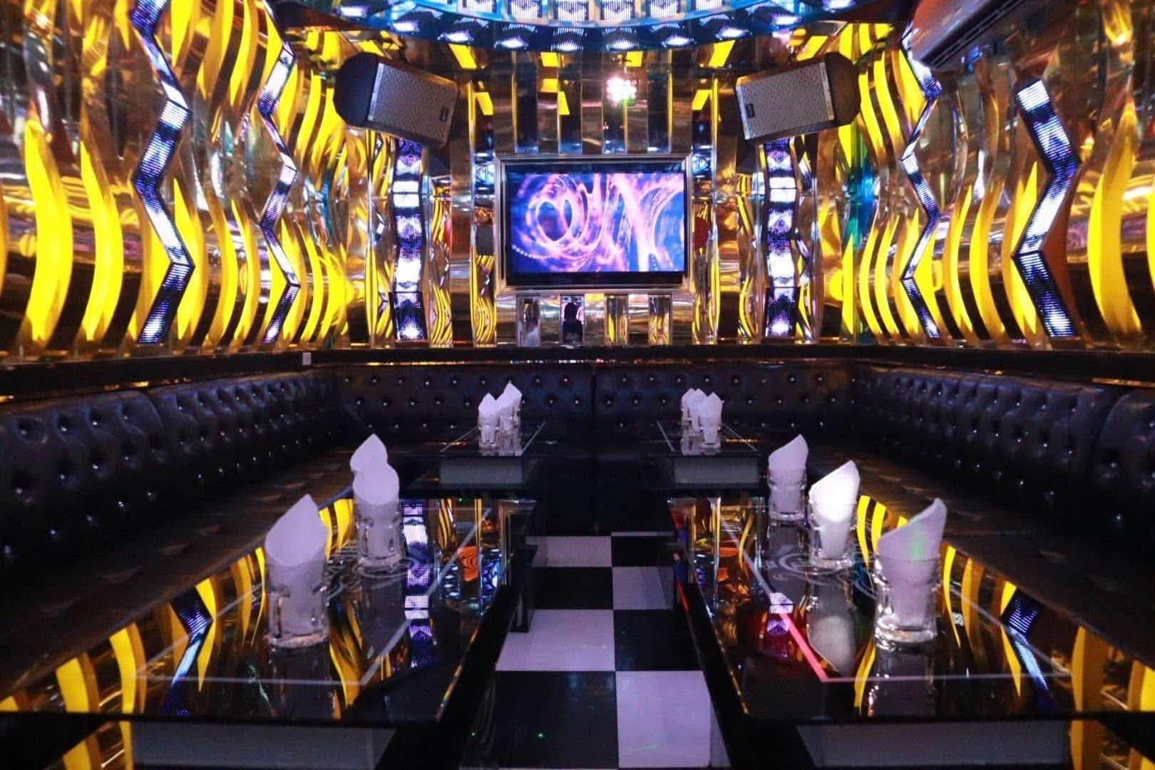Karaoke Hạ Trắng - 11 Đường Số 4