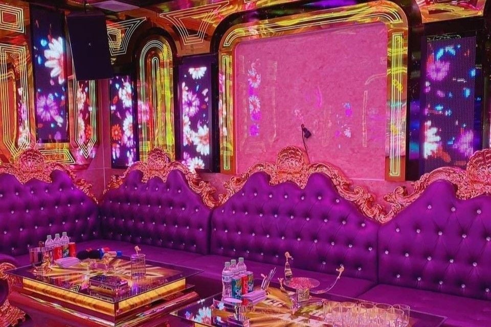 Karaoke Nhạc Hoa Lâu - 4 Trần Hưng Đạo