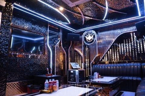 Karaoke Crown - 118 Hồ Tùng Mậu