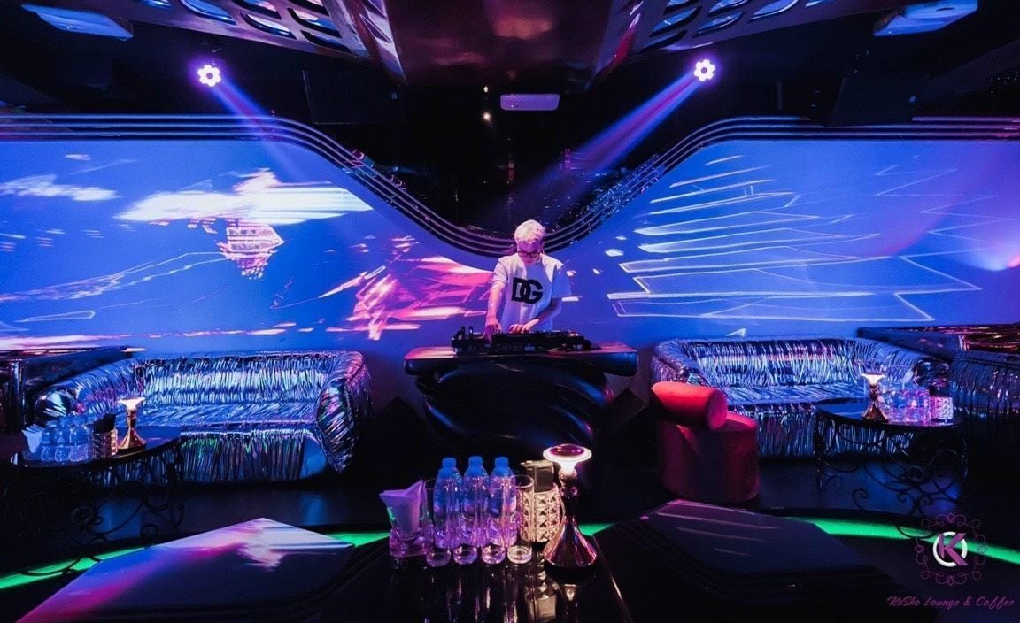 Royal Lounge - 1 Nam Đồng