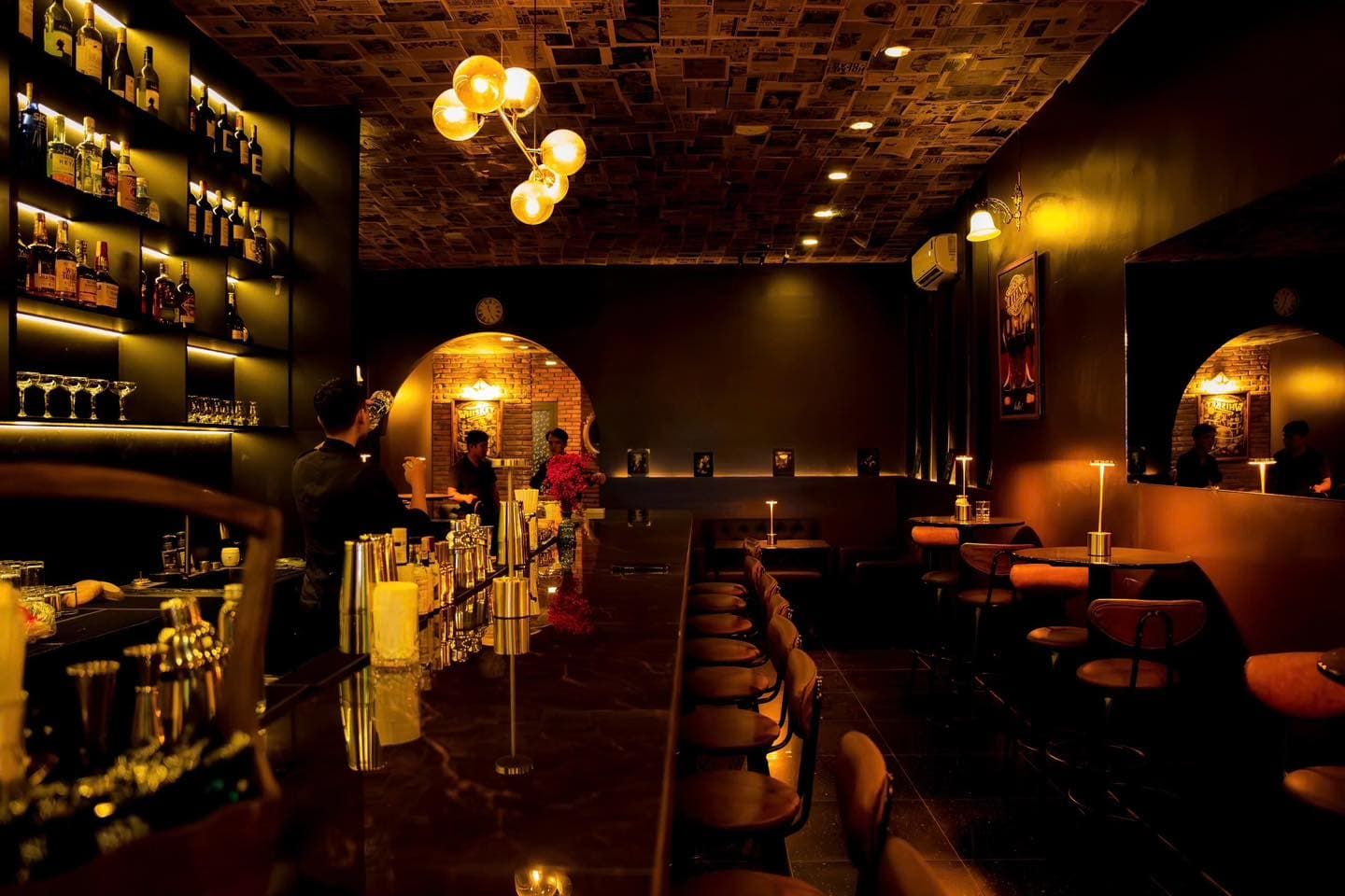 Aura Bar - 8A/G6B Thái Văn Lung