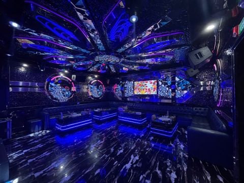 Karaoke Dragon - Hoàng Minh Giám