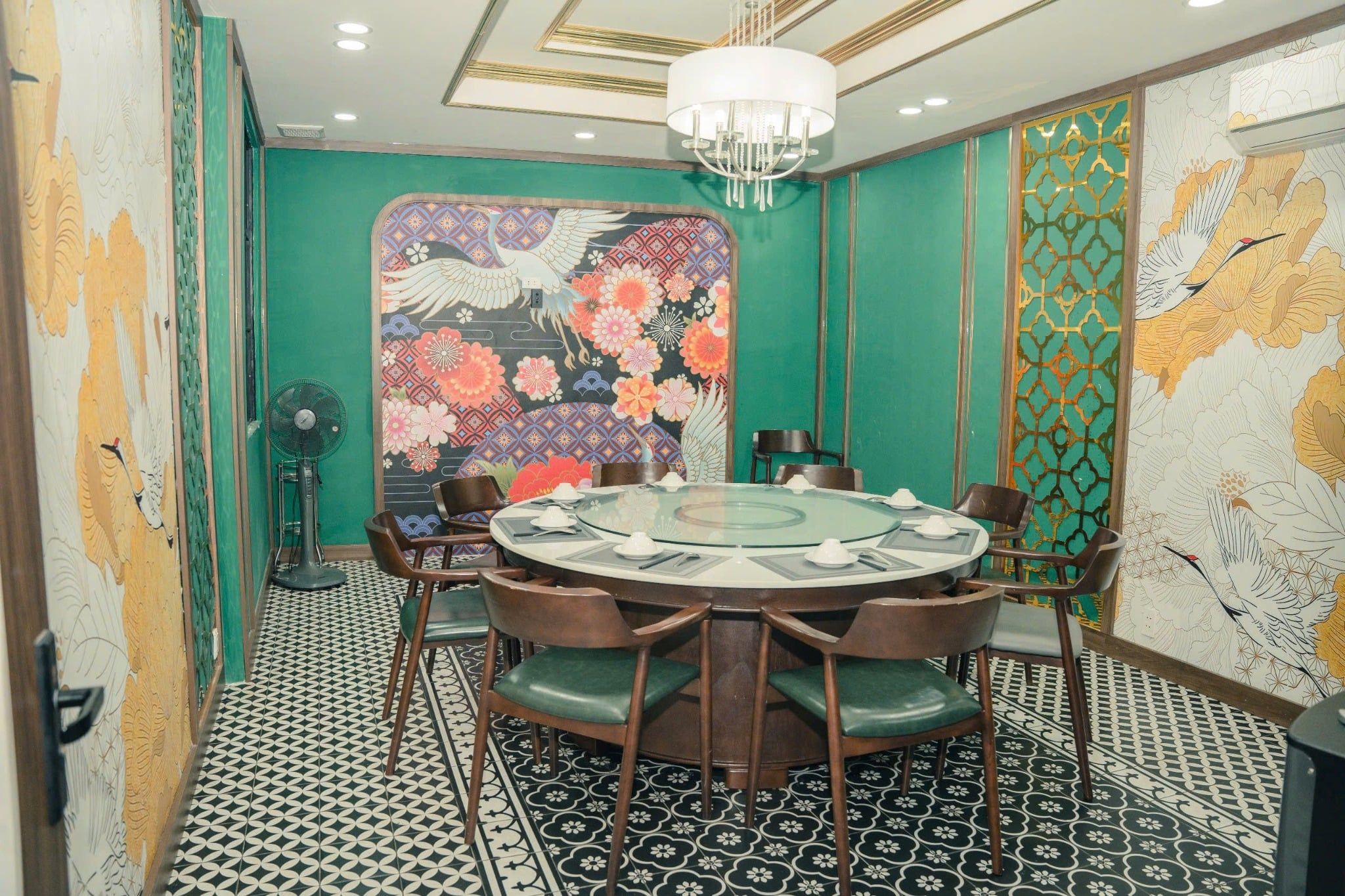 The Eight One - 81 Beer Garden - 118 - 120 Tân Sơn Nhì