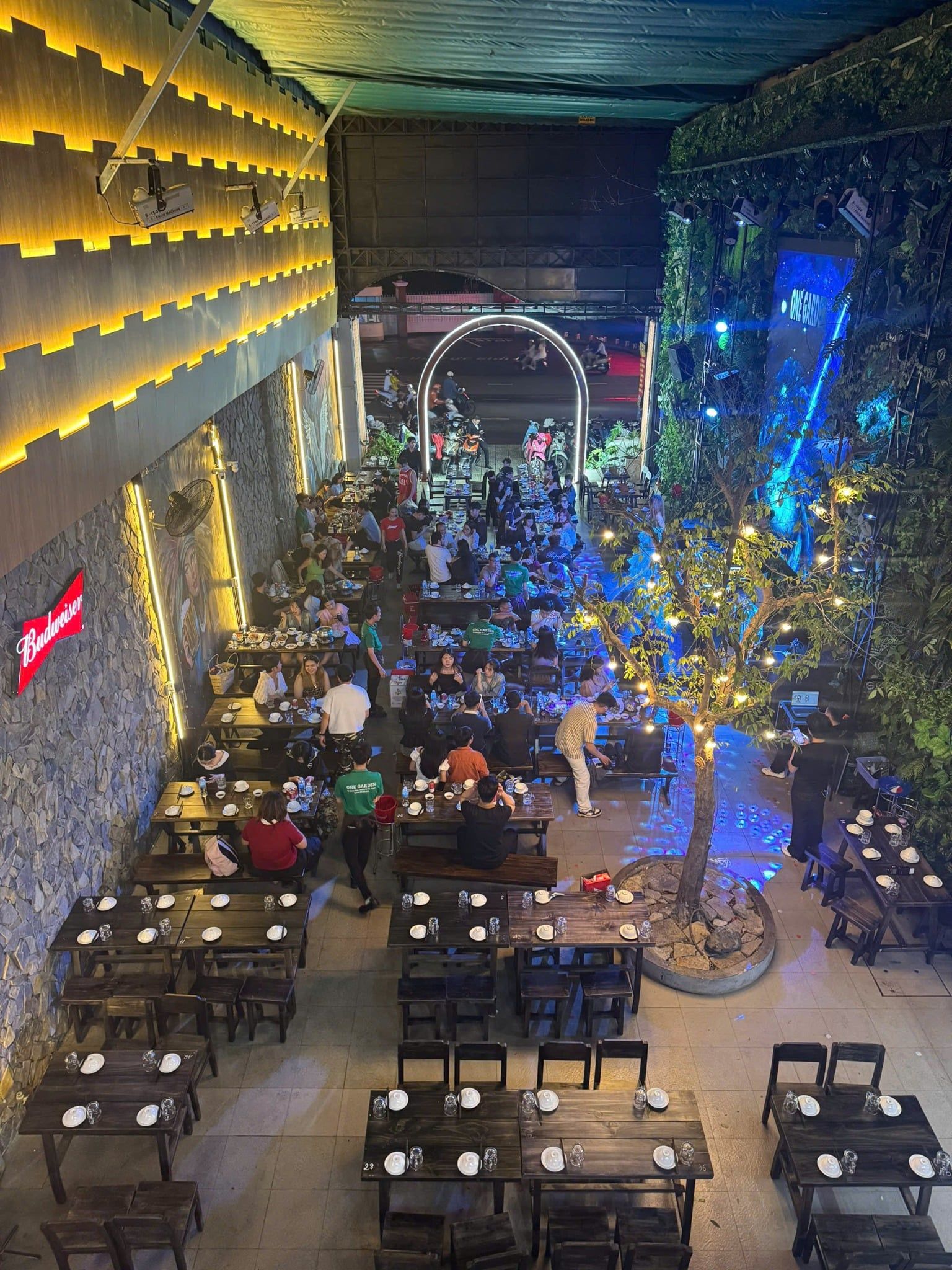 The Eight One - 81 Beer Garden - 118 - 120 Tân Sơn Nhì