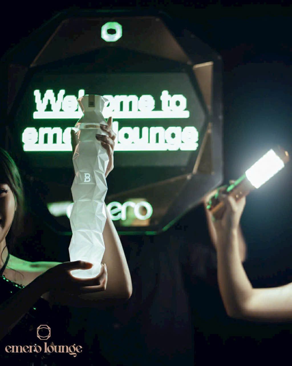 Emero Lounge - 36 Huỳnh Thúc Kháng