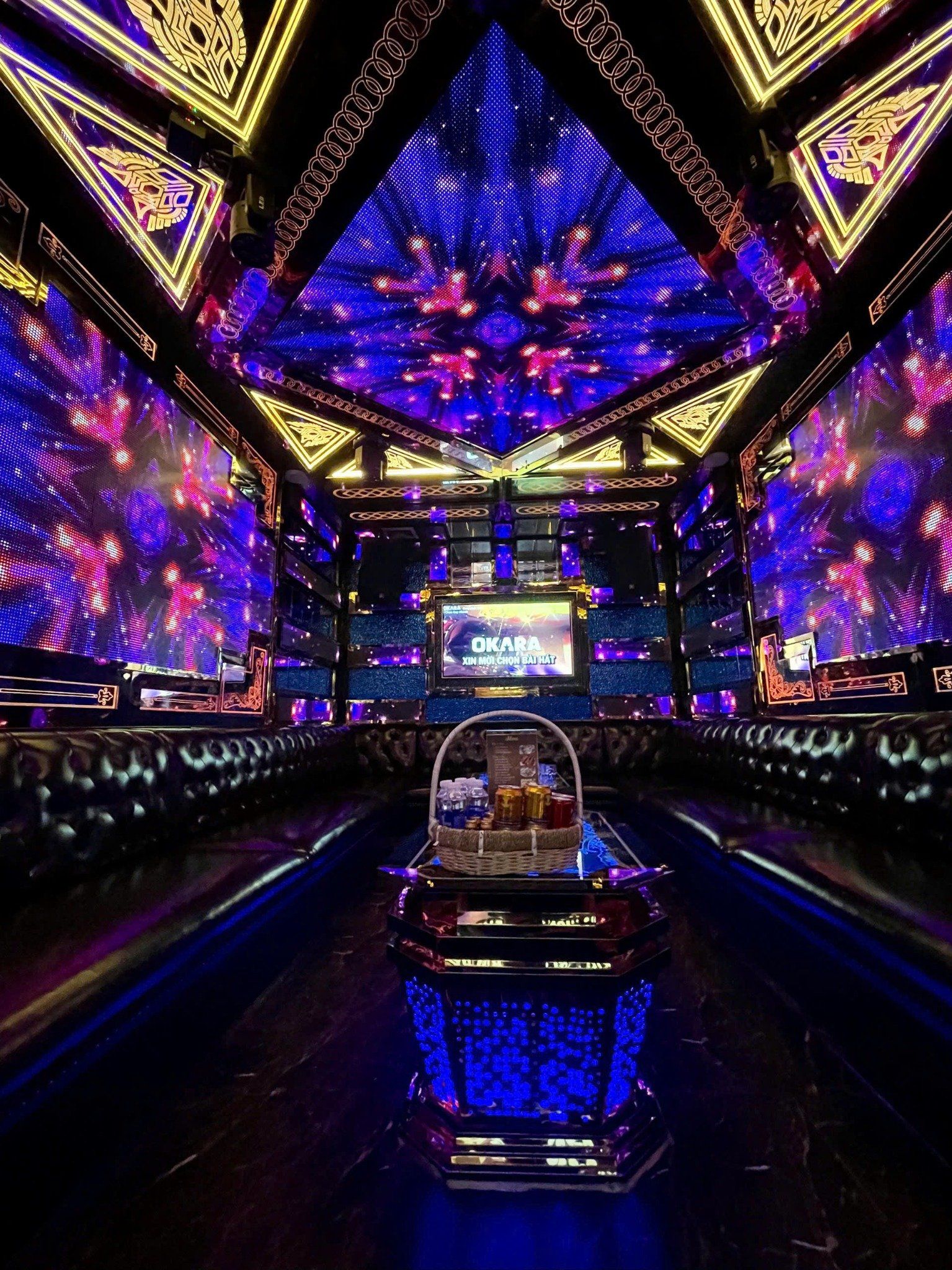 Karaoke Hoàng Vi - 69 Lê Lợi