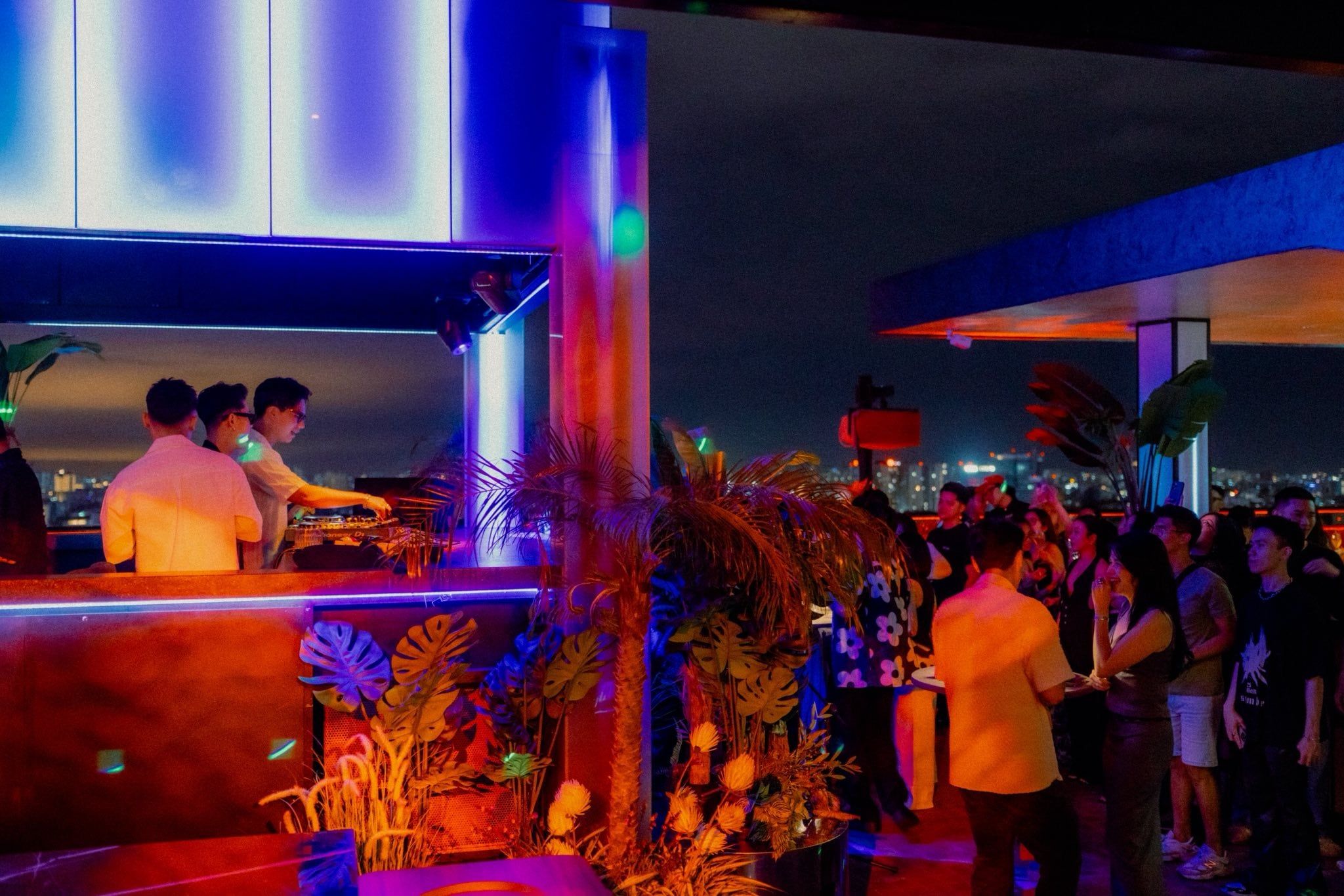 Hợp Sky Bar - 72 - 74 Nguyễn Thị Minh Khai