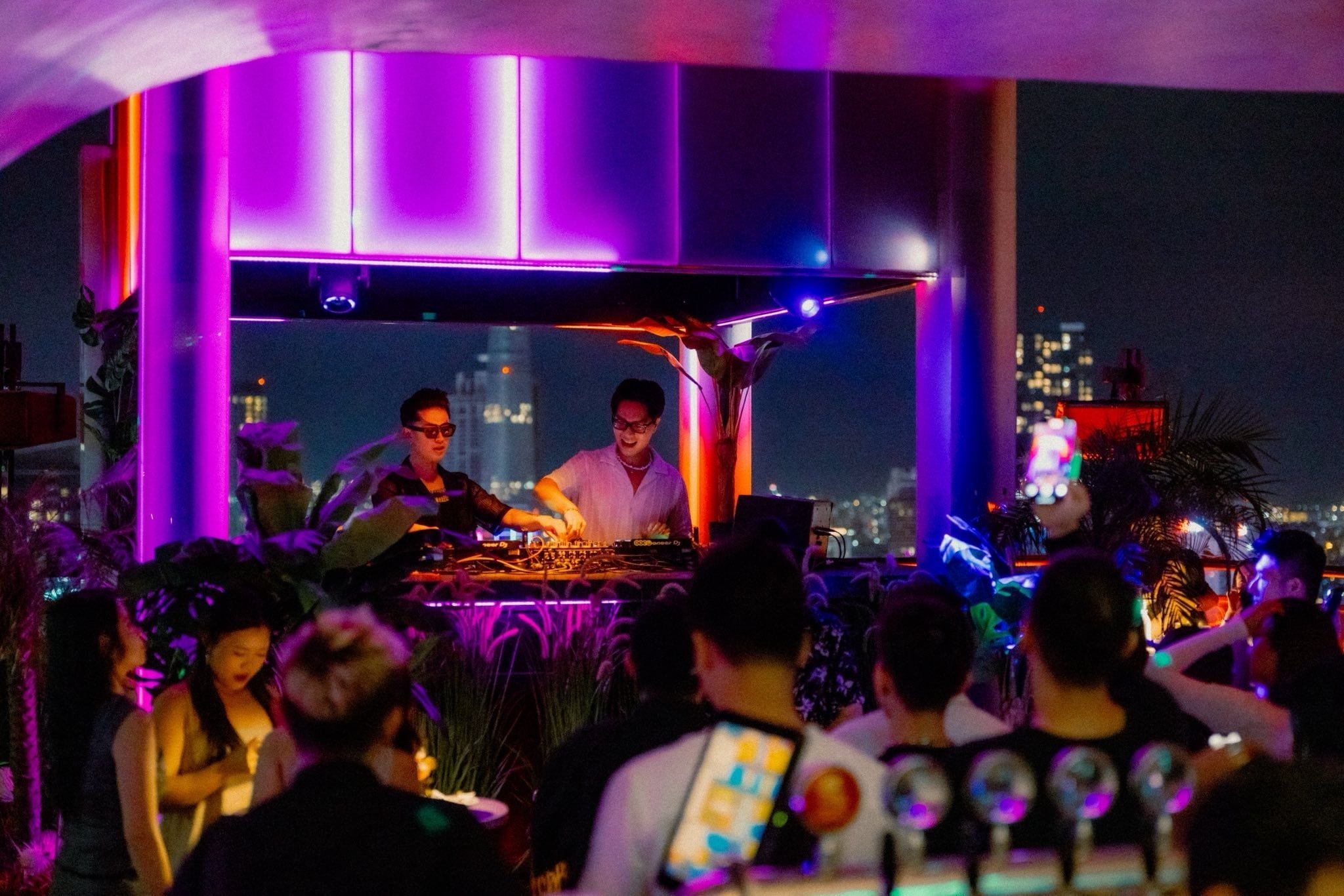 Hợp Sky Bar - 72 - 74 Nguyễn Thị Minh Khai