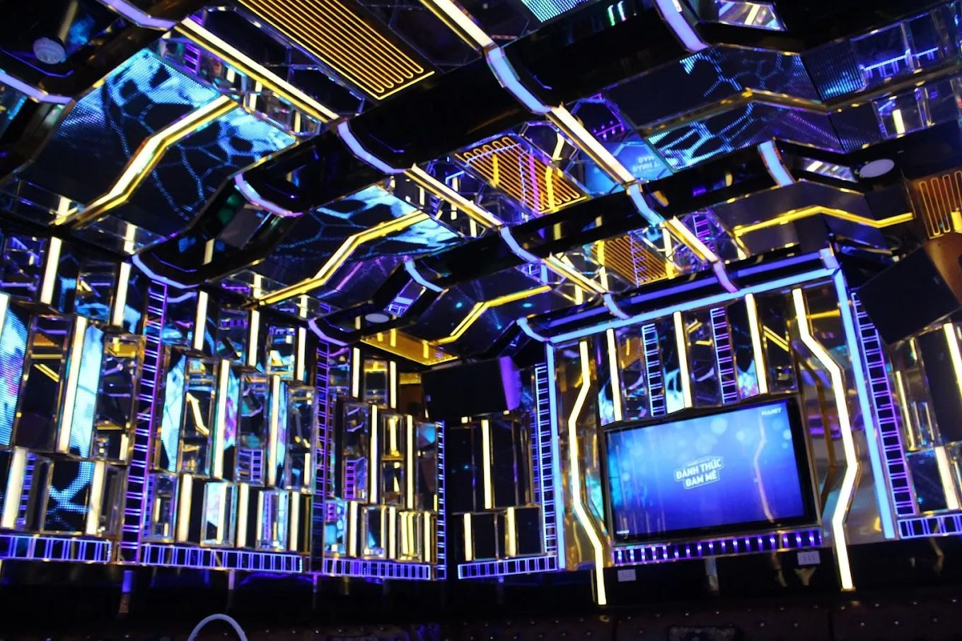 Karaoke XUKA Phú Mỹ - Trần Hưng Đạo