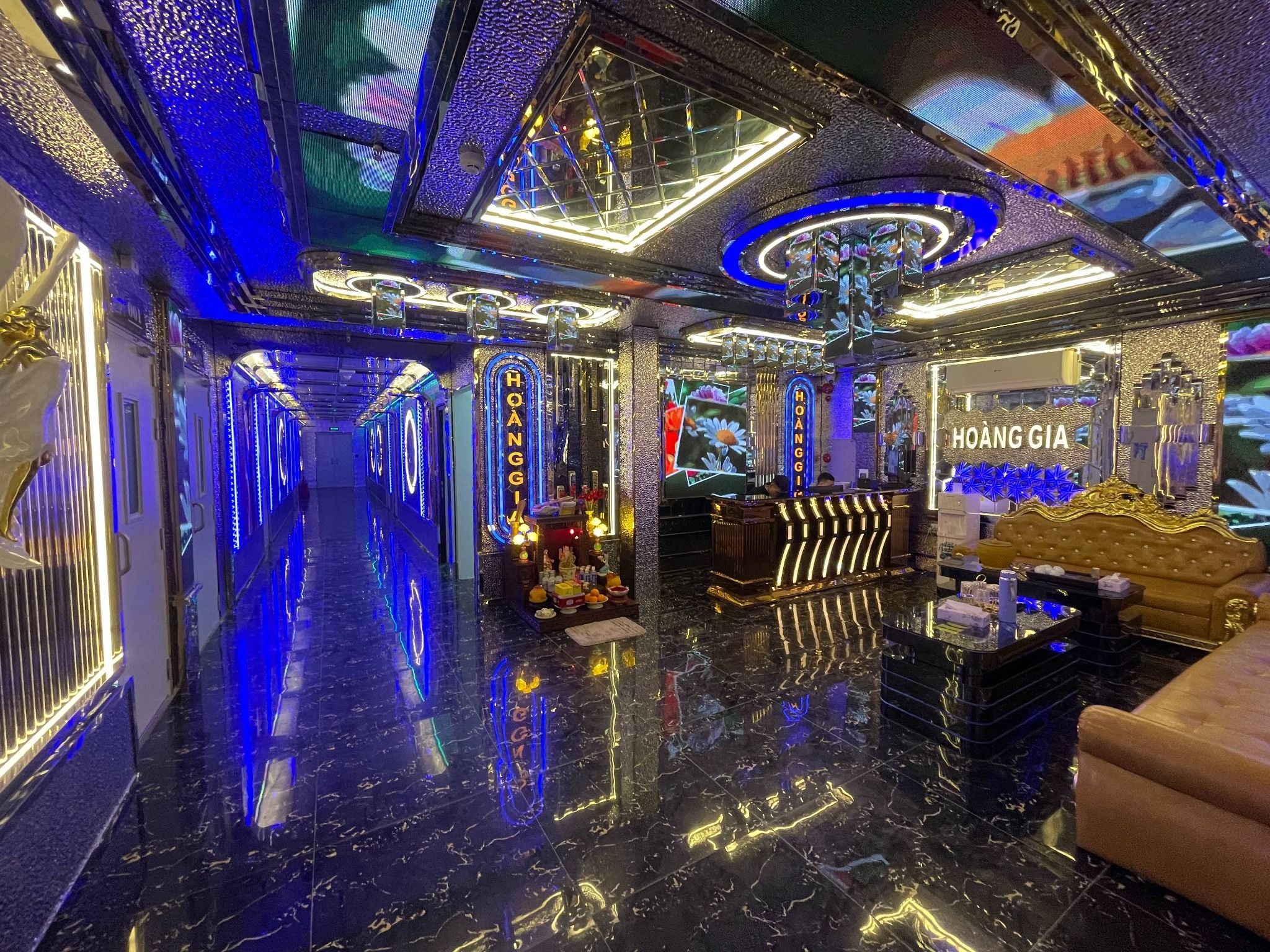 Karaoke Hoàng Gia - 1102 Đồi Cột 2