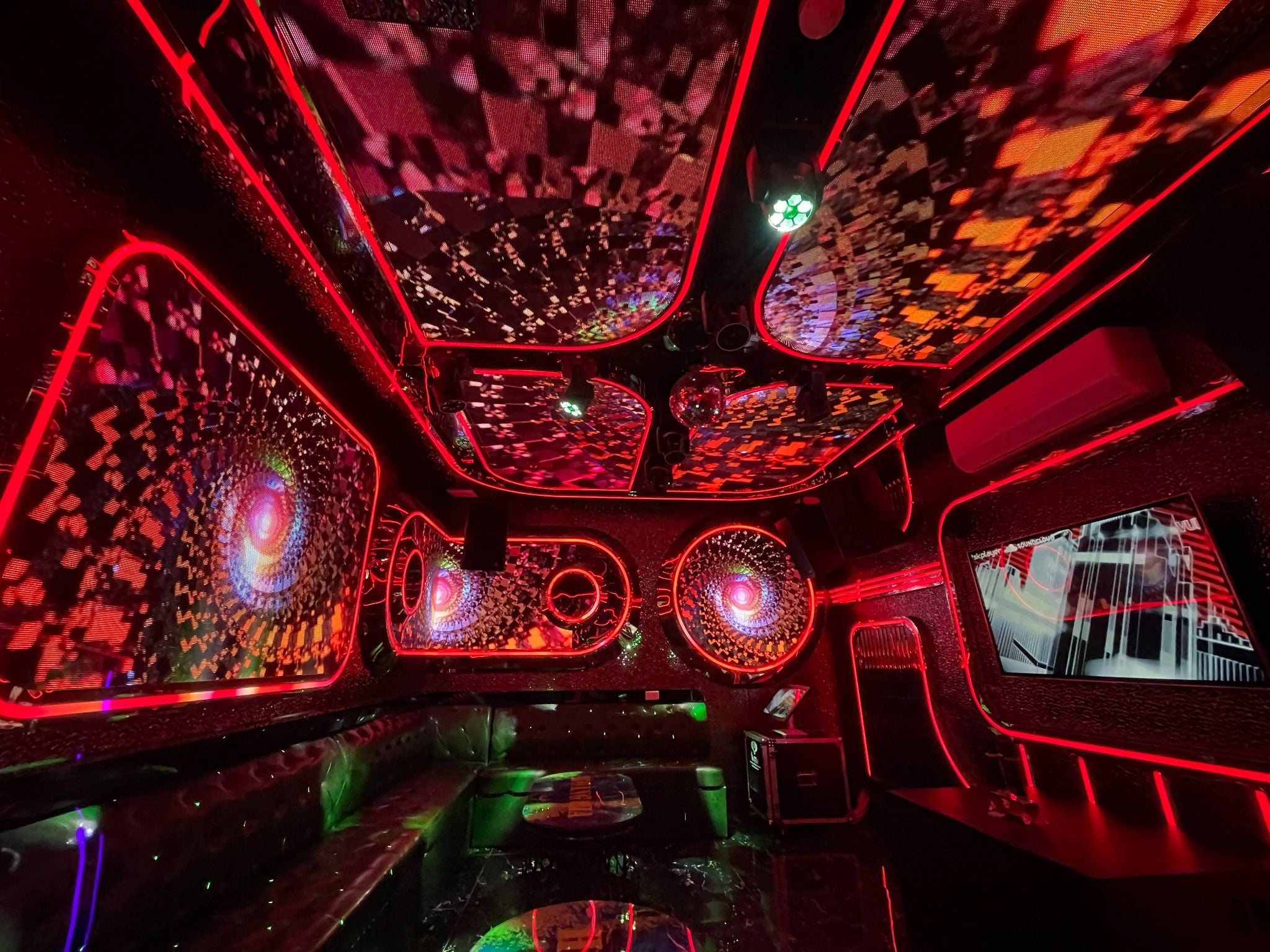 Karaoke Hoàng Gia - 1102 Đồi Cột 2