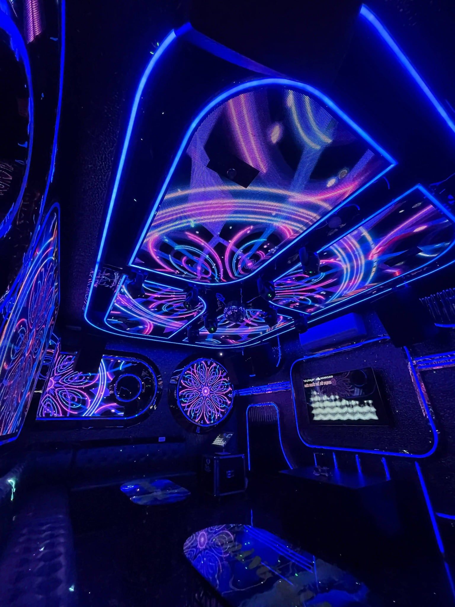 Karaoke Hoàng Gia - 1102 Đồi Cột 2