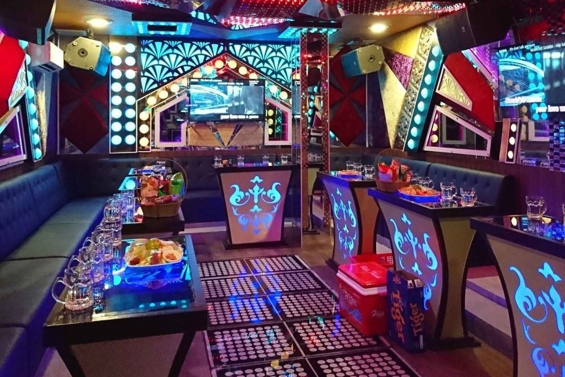 Karaoke 303 - 303 Phạm Văn Đồng