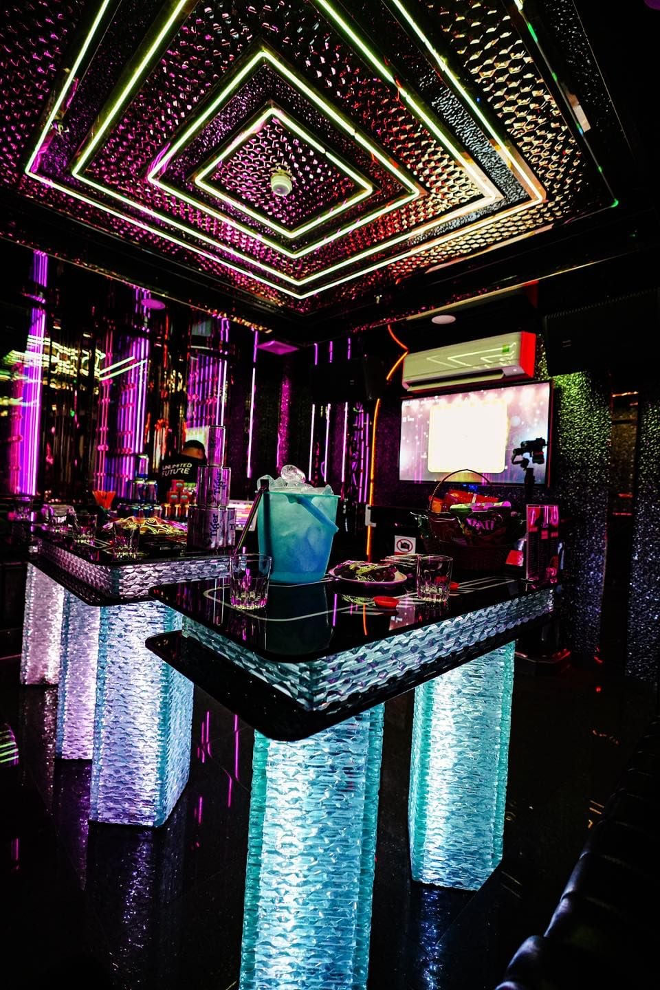 Karaoke Monaco - 197 - 199 CN11 Lê Trọng Tấn