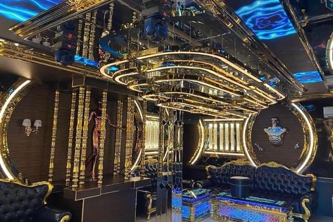 Karaoke Hoàng Gia - 151 Cách Mạng Tháng 8