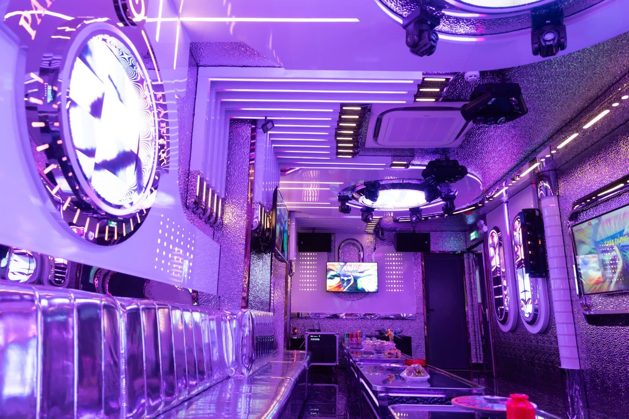 Karaoke Nhà Đất - L26 - L27 Đặng Thai Mai