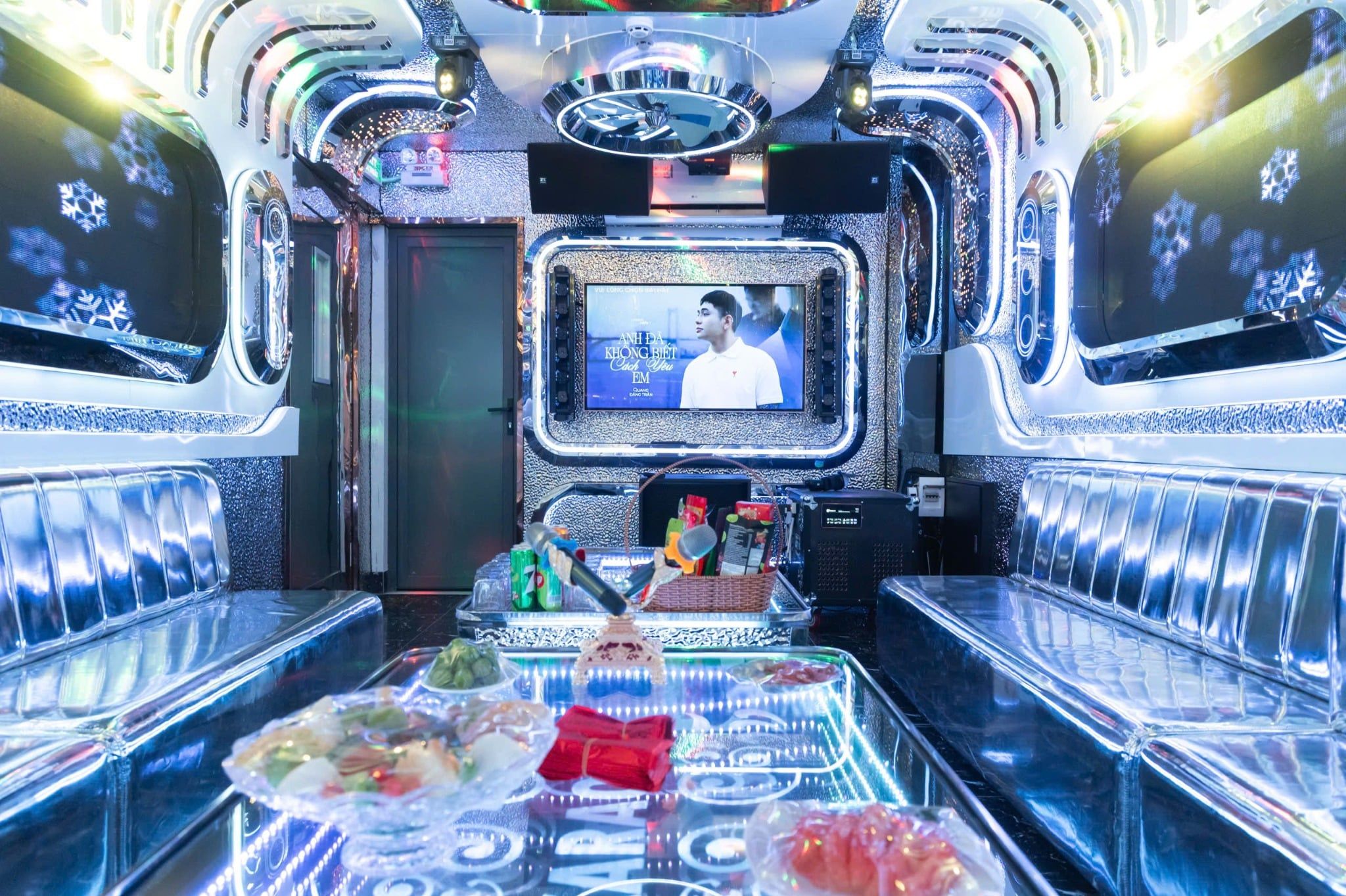 Karaoke Nhà Đất - L26 - L27 Đặng Thai Mai