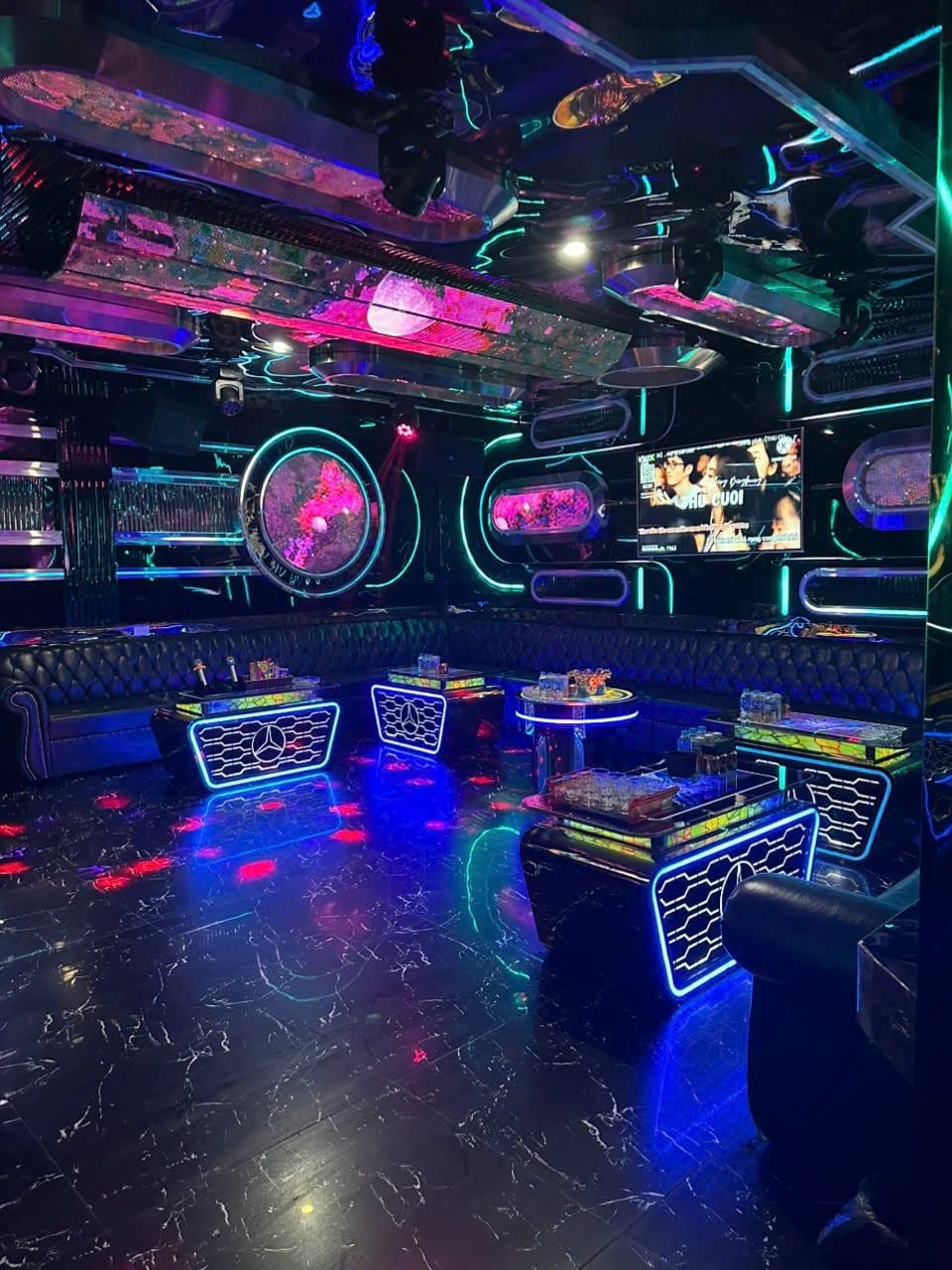 Karaoke MAX 1987 - 15 Lê Quang Đạo