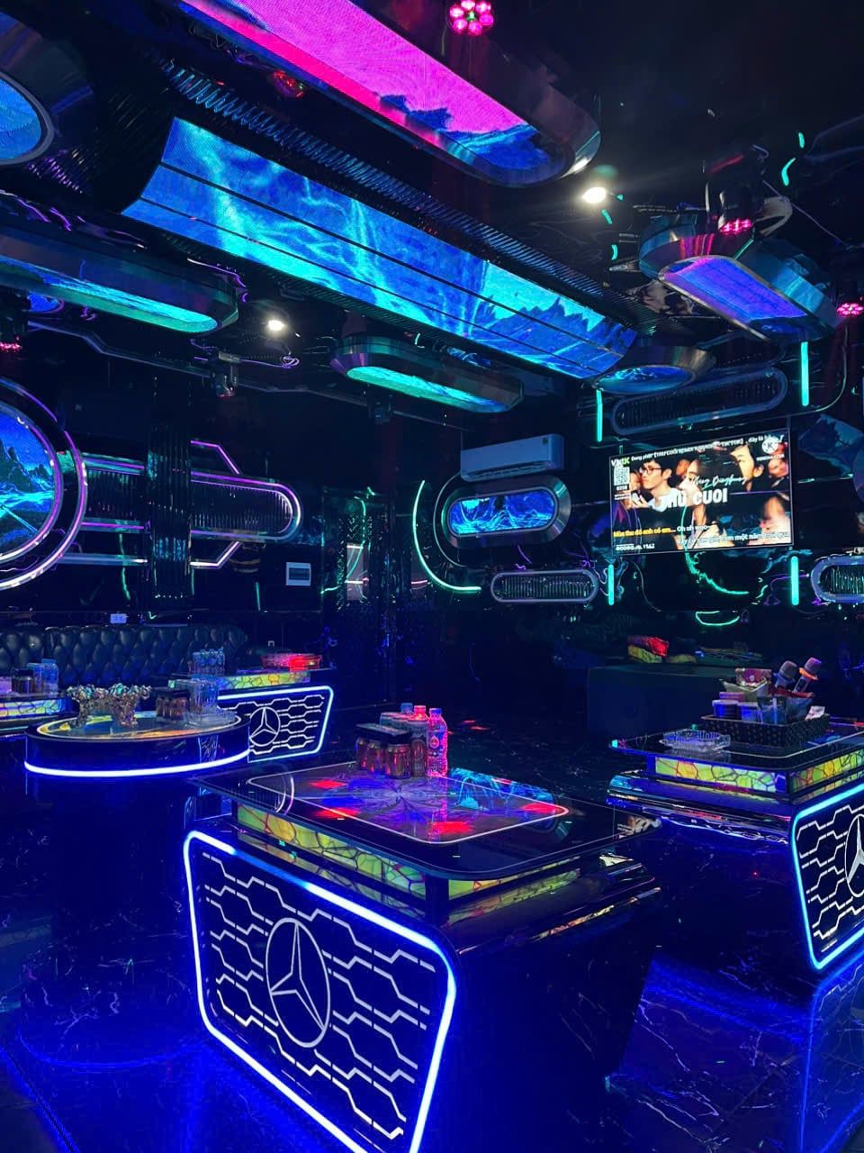 Karaoke MAX 1987 - 15 Lê Quang Đạo