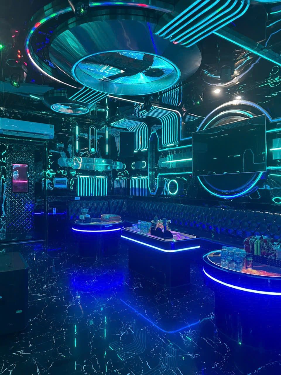 Karaoke MAX 1987 - 15 Lê Quang Đạo