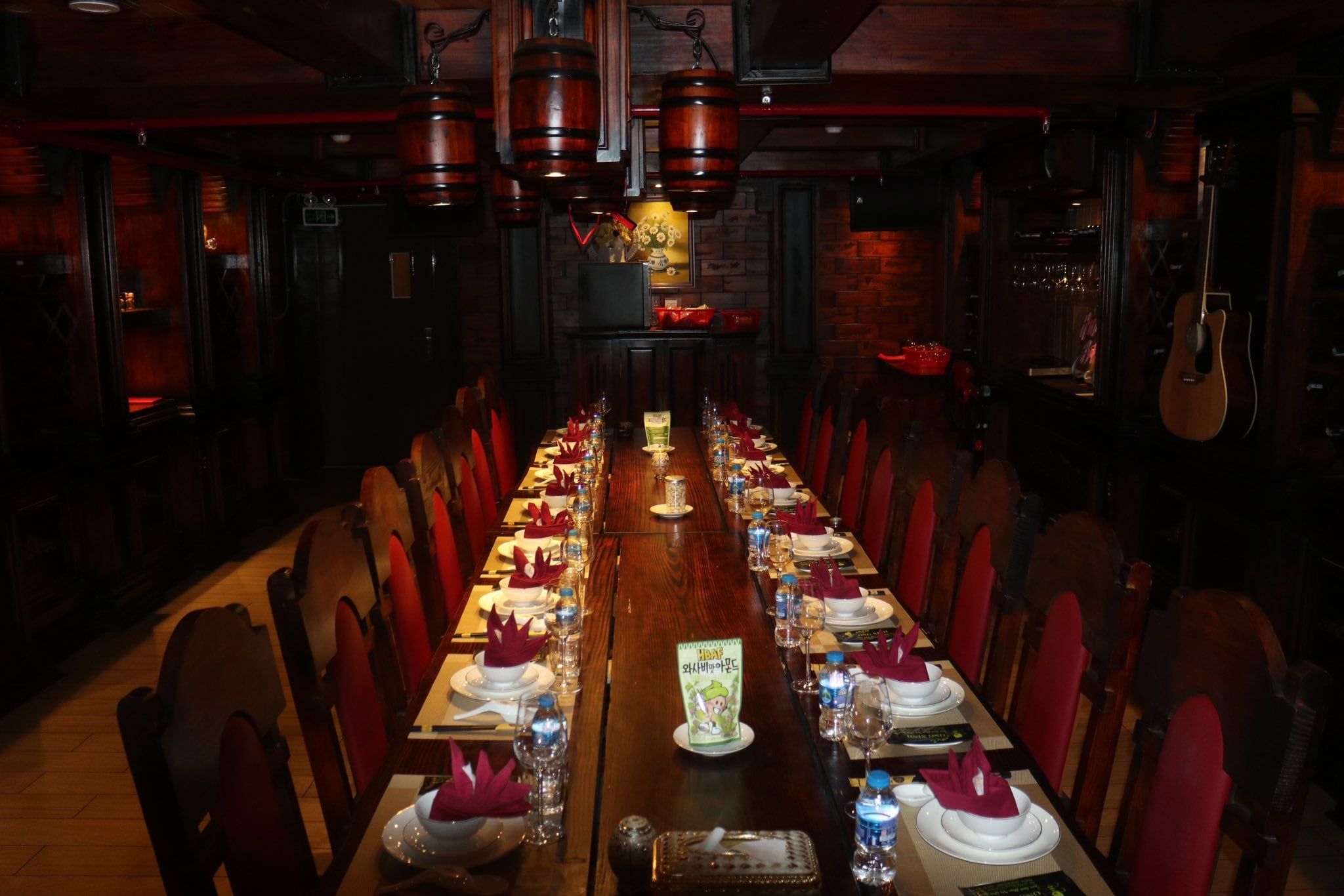 Hầm Rượu Ong Xinh - 22 Phổ Quang