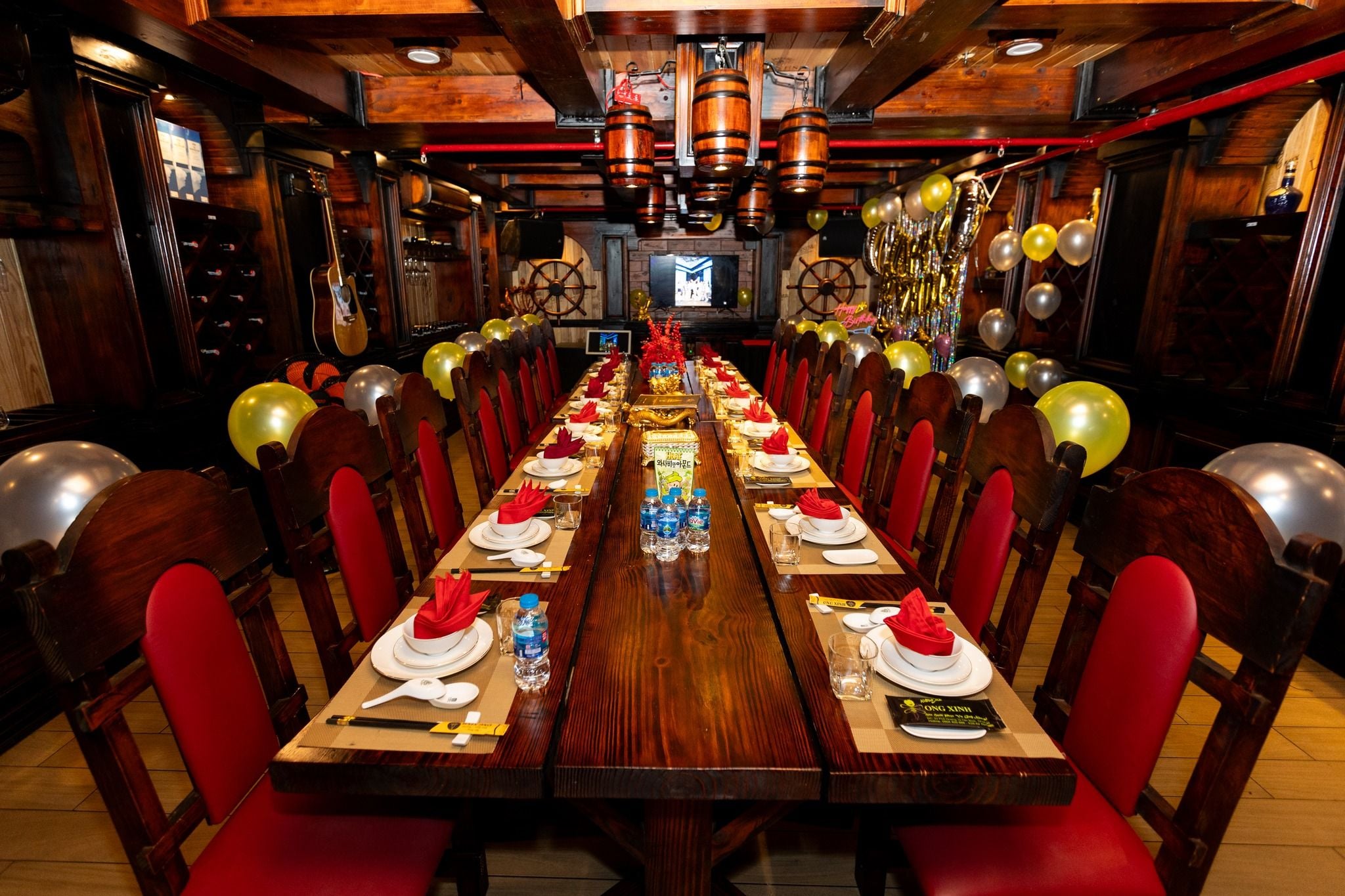 Hầm Rượu Ong Xinh - 22 Phổ Quang