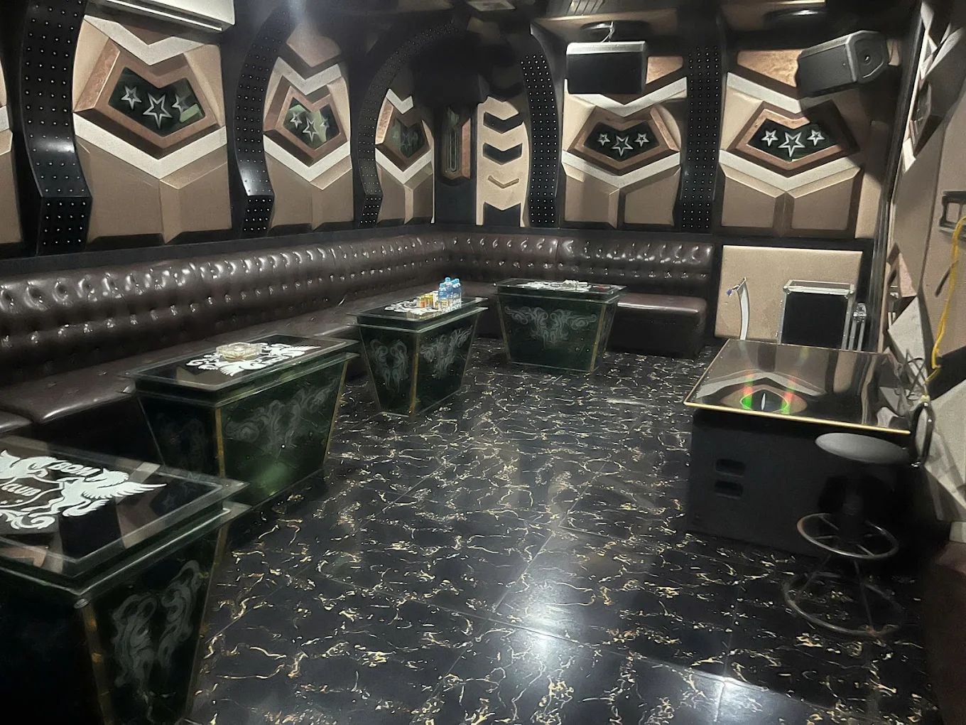 Karaoke Bom Club 3 - 2 Ngõ 58 Việt Hưng