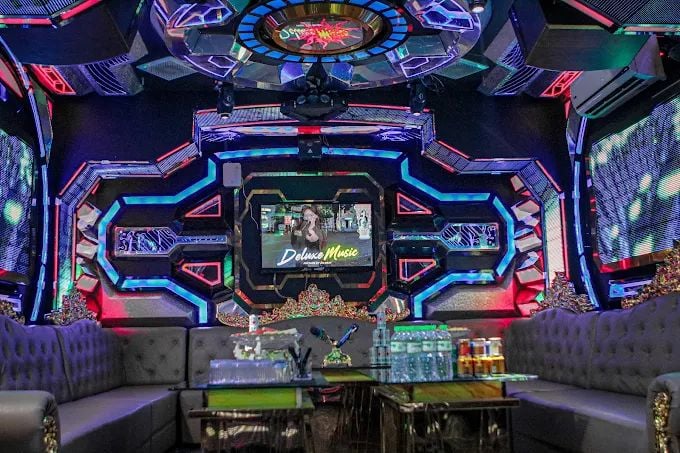 Karaoke Nhạc Hoa Lâu - 4 Trần Hưng Đạo