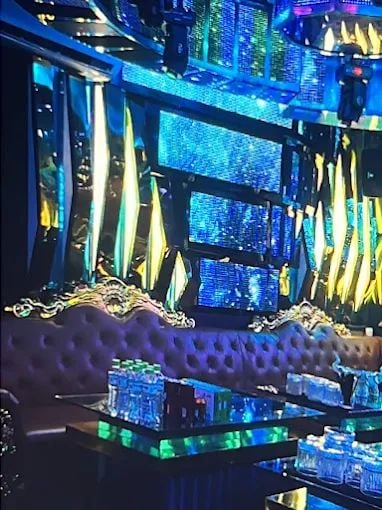Karaoke Nhạc Hoa Lâu - 4 Trần Hưng Đạo