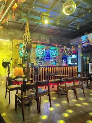 Cowboy Bar - 77 Nguyễn Phúc Chu