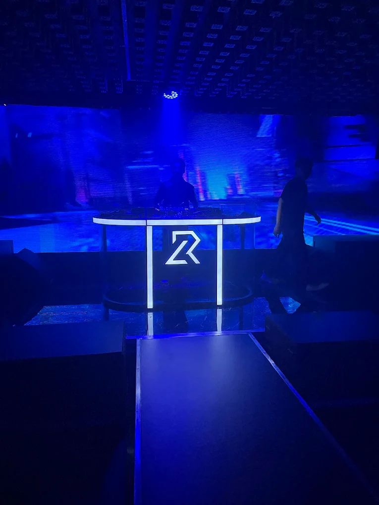 LAREN Lounge - 36 Bùi Thị Xuân