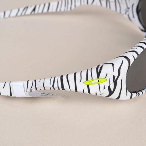  Oakley Neoforma 0OO9528 Kính Mát Oval – Tem Chính Hãng Luxottica 
