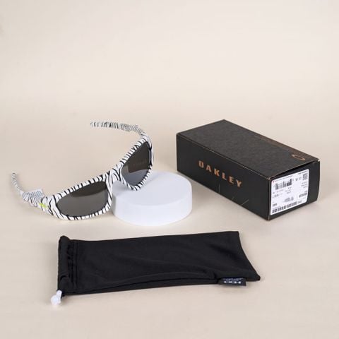  Oakley Neoforma 0OO9528 Kính Mát Oval – Tem Chính Hãng Luxottica 