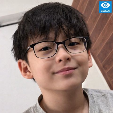  Tròng Kính Kiểm Soát Cận Thị Trẻ Em Essilor Myopilux Max Crizal Rock & Crizal Prevencia Lab Nước Ngoài – Chính Hãng 