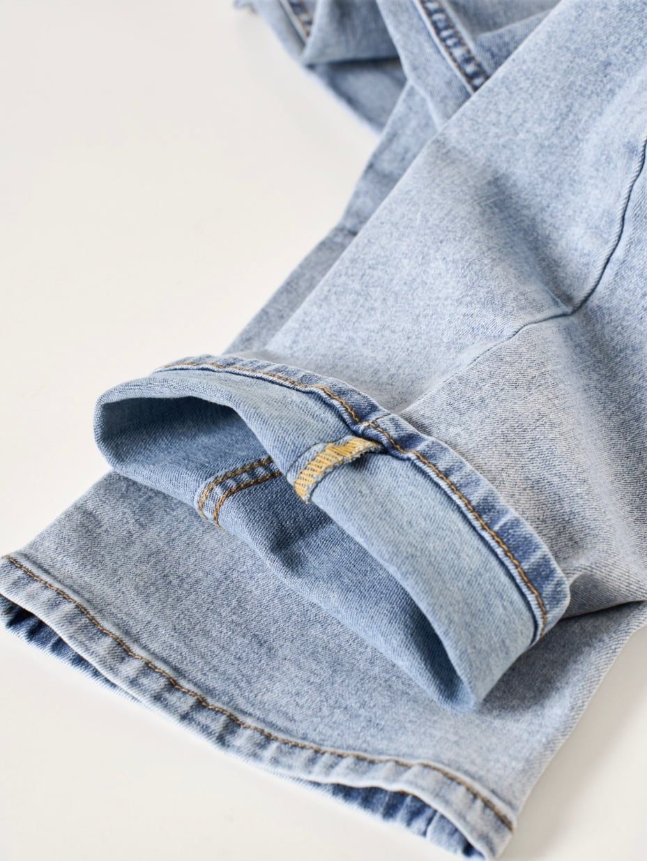  Quần jean regular fit Light 20 