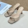 Guốc 7cm gót vuông nhỏ mũi vuông quai ngang khuyết giữa gắn nơ - MS: G7-23022