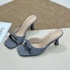 Guốc 7cm gót vuông nhỏ mũi vuông quai ngang khuyết giữa gắn nơ - MS: G7-23022