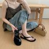 Sandal xẹp mũi tròn bầu xỏ ngón 1 quai chéo liền hậu thun - MS: SX-25094