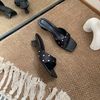 Xuồng 5cm mũi vuông quai ngang khuyết giữa chấm bi - MS: X5-23028