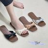 Dép xẹp mũi vuông quai ngang khuyết giữa gắn nơ - MS: DX-63063