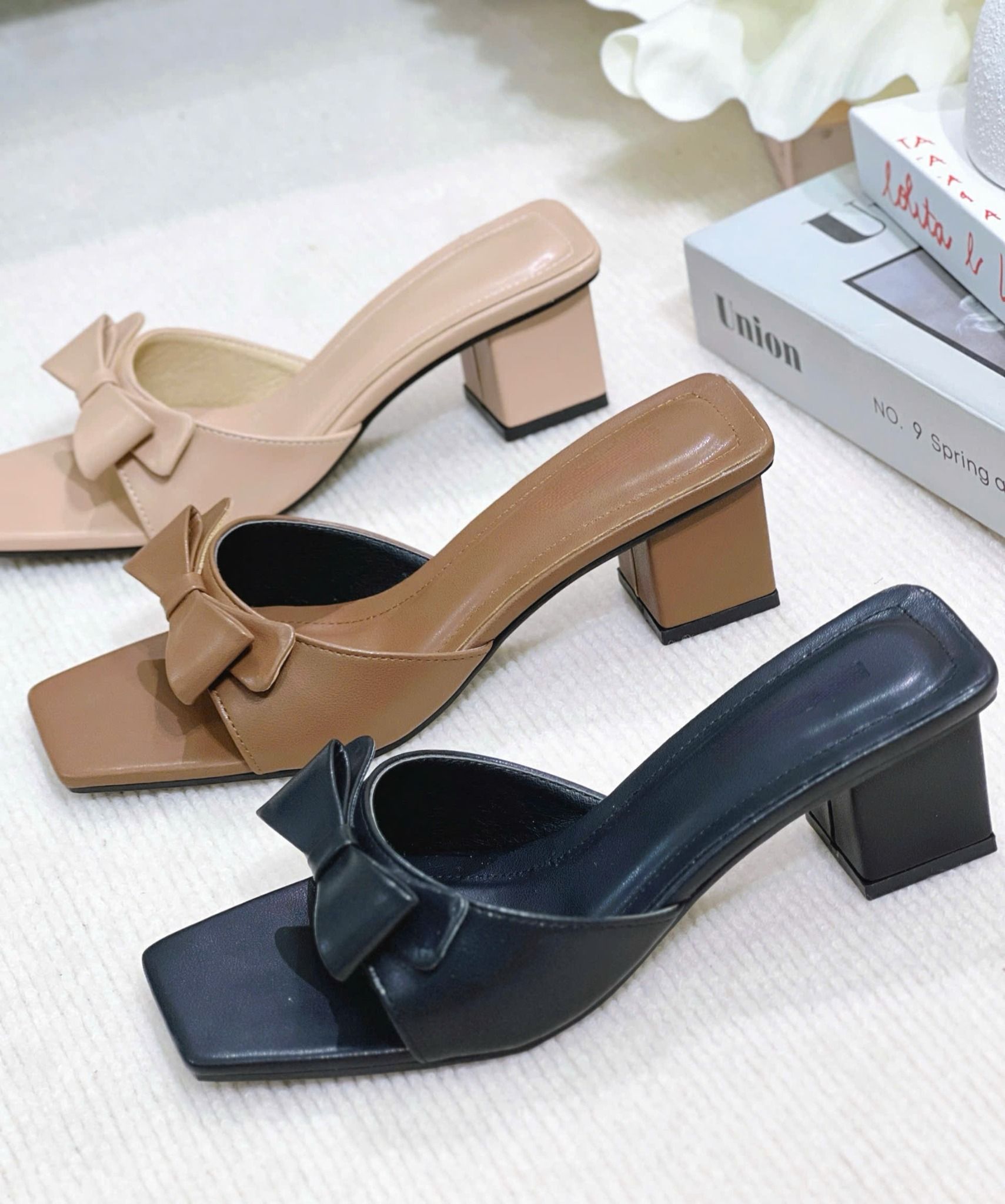 Guốc 5cm gót trụ vuông mũi vuông quai ngang gắn nơ - MS: G5-23032