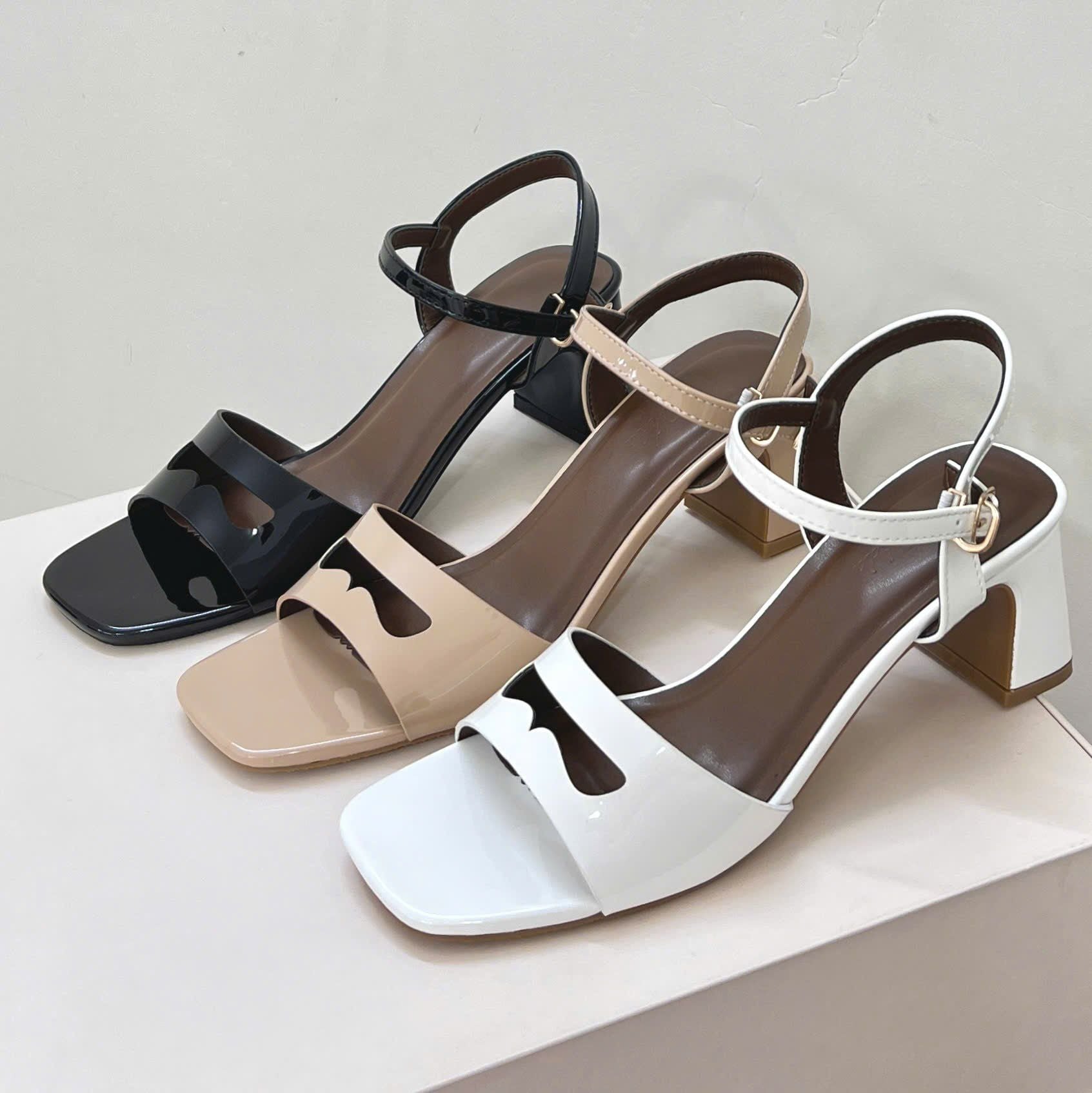 Sandal 5cm gót lép mũi vuông quai ngang khoét giữa - MS: S5-85004